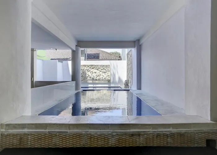 Oyo 3950 The Ratna Hotel 2*