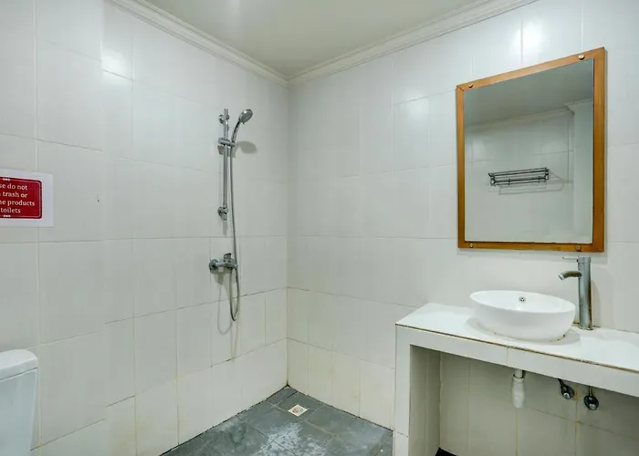 Oyo 3950 The Ratna Hotel