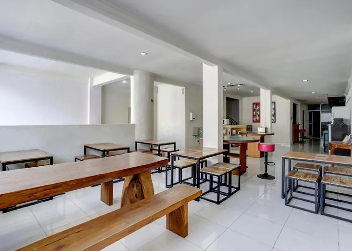 Oyo 3950 The Ratna Hotel
